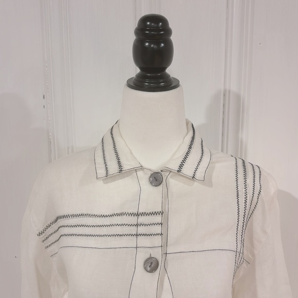 Beautiful thick white linen shirt with black topstitching - Picture 6 of 8